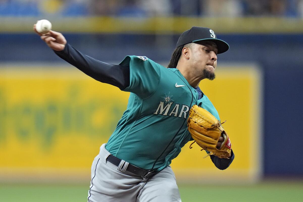Castillo wins 6th straight decision, Mariners beat Rays 1-0 in