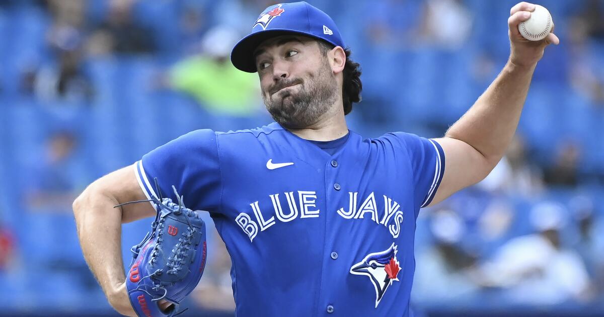 Bichette's late 2-run homer lifts Blue Jays over Rays