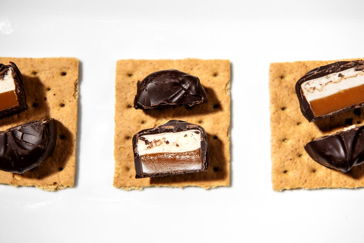 Candies are cut in half on top of graham crackers.