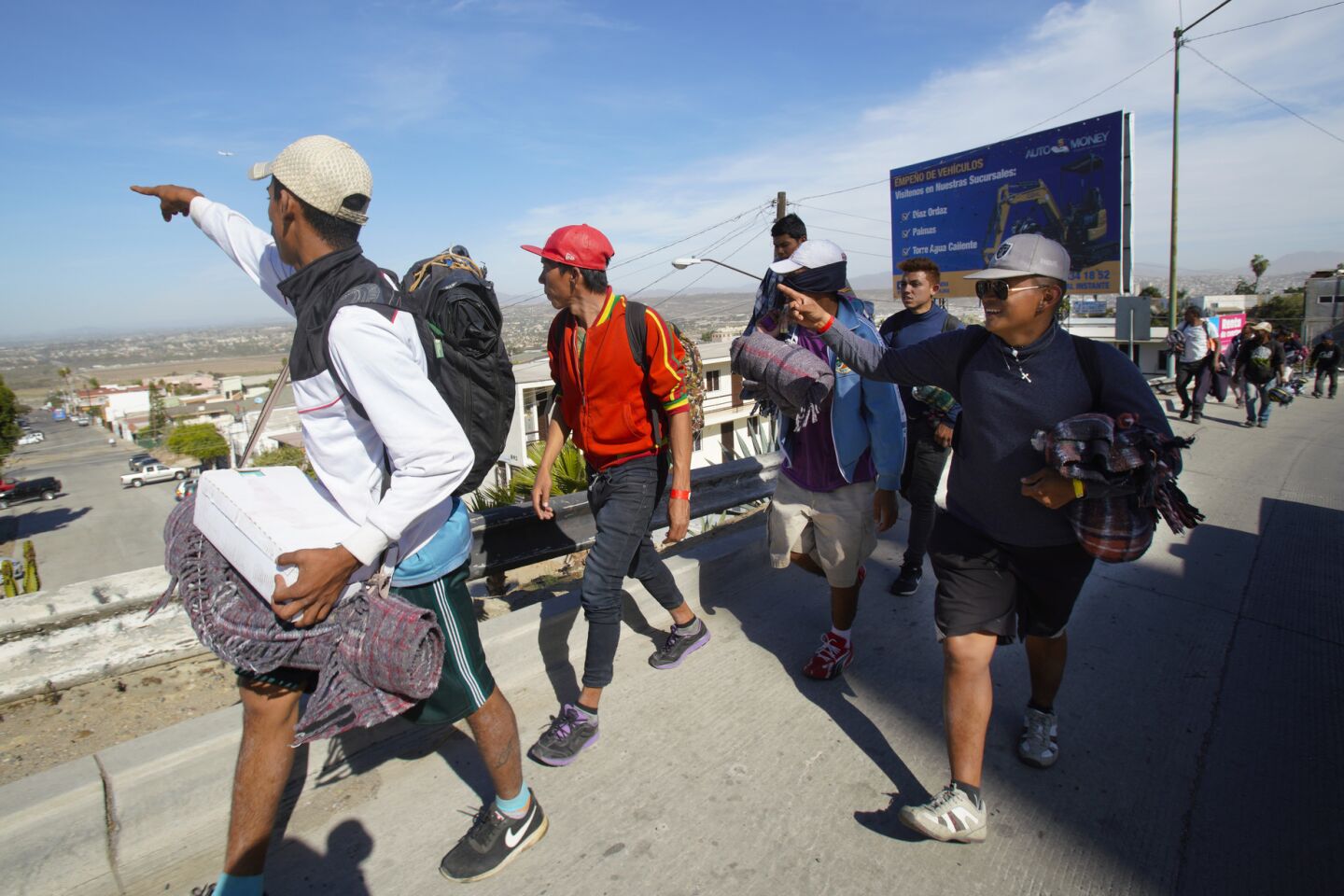 orgánico centavo toda la vida Hundreds of Central Americans arrive in Tijuana, more on way - The San  Diego Union-Tribune
