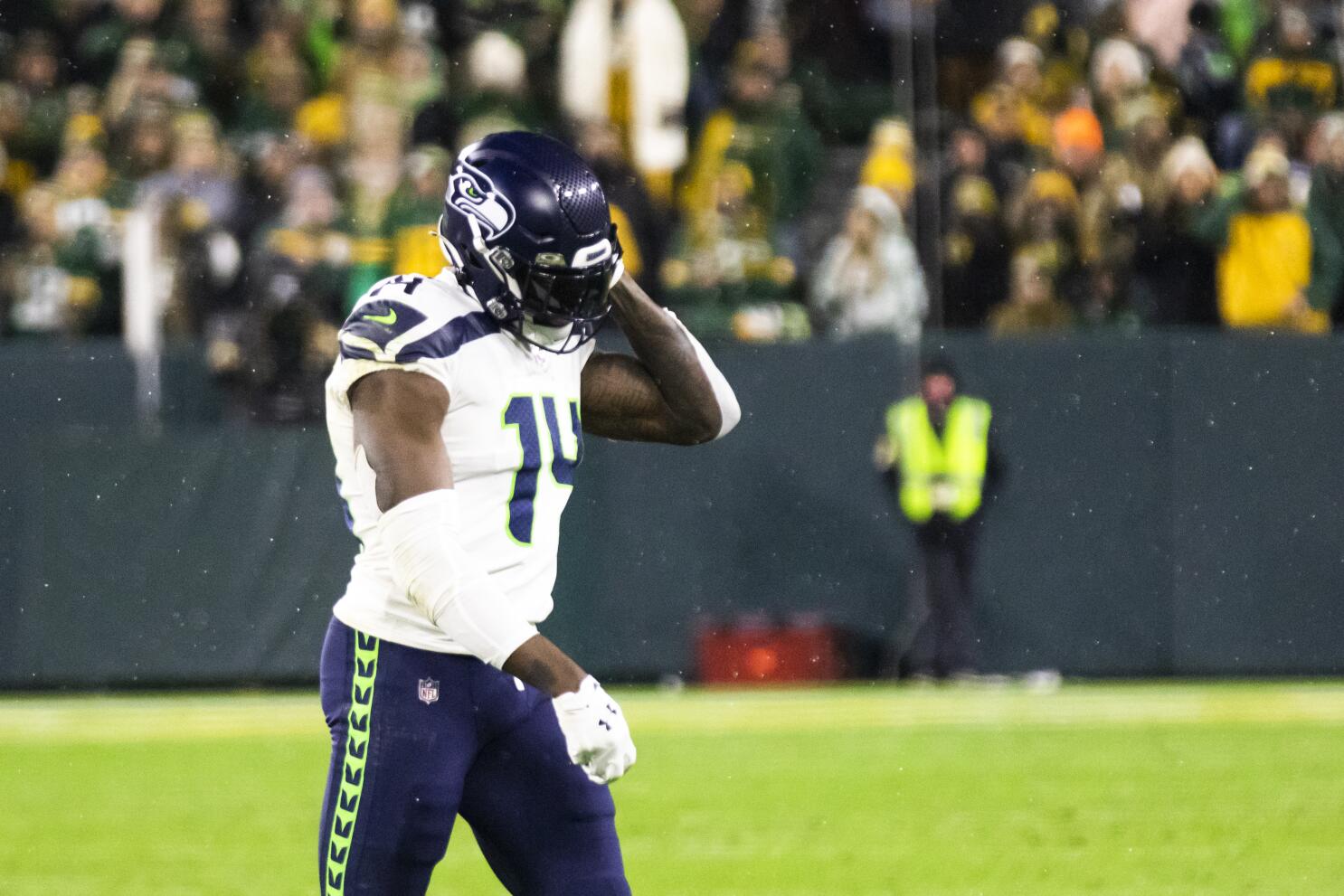 Injuries to ribs and hip force DK Metcalf to miss first game of his career  for Seattle - The San Diego Union-Tribune