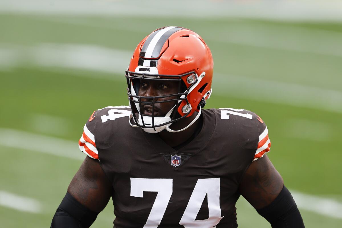 Browns place versatile OL Hubbard on injured reserve - The San Diego  Union-Tribune