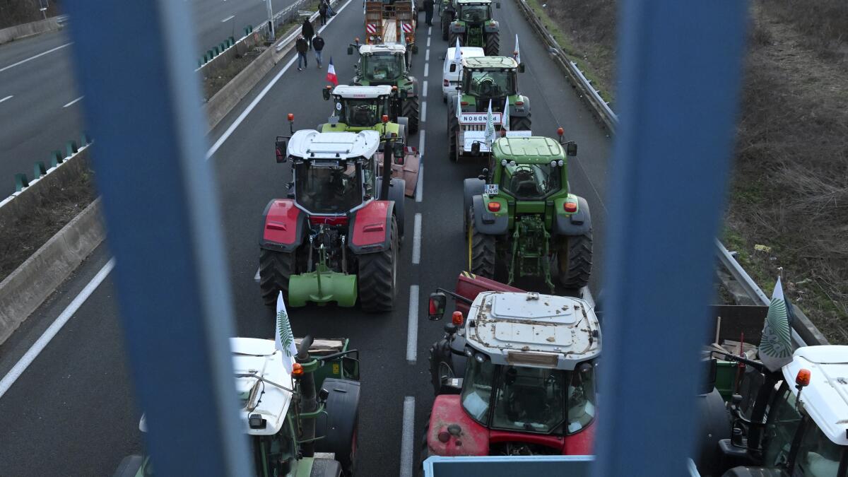 Barricaded Highways and a Deadly Incident as French Farmers Rise