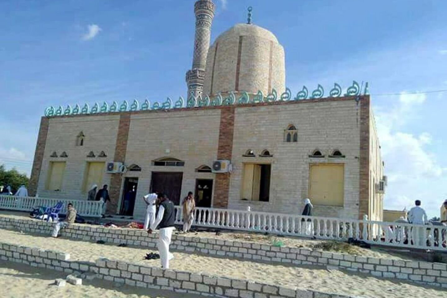 Egypt militants attack mosque in Sinai