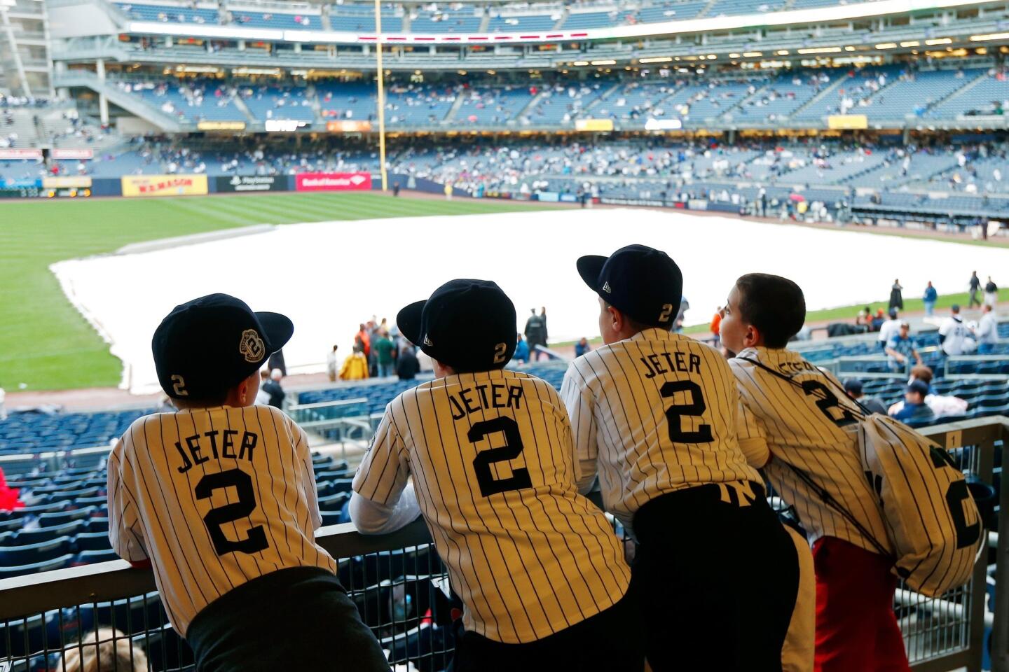 Derek Jeter returns to Yankees in style - Los Angeles Times
