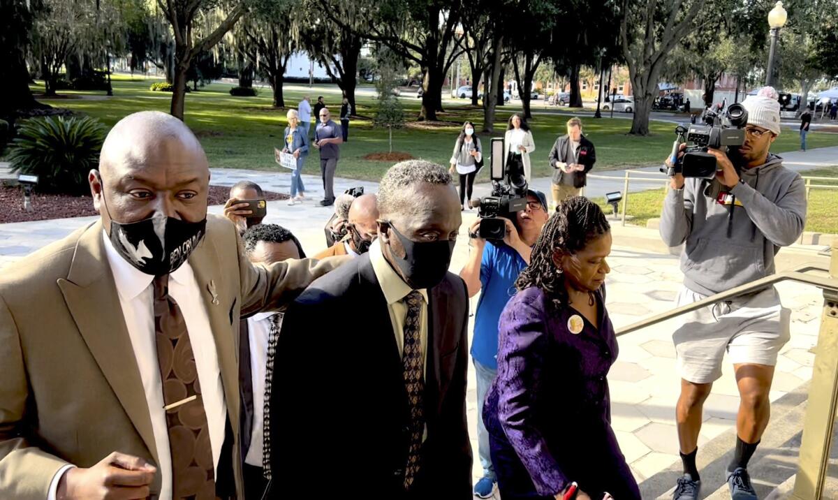 People walk up courthouse steps.