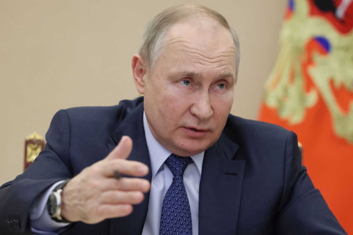 El presidente ruso Vladimir Putin habla durante una reunión en Moscú, Rusia, el miércoles 7 de diciembre de 2022. (Mikhail Metzel, Sputnik, Kremlin Pool Photo via AP)