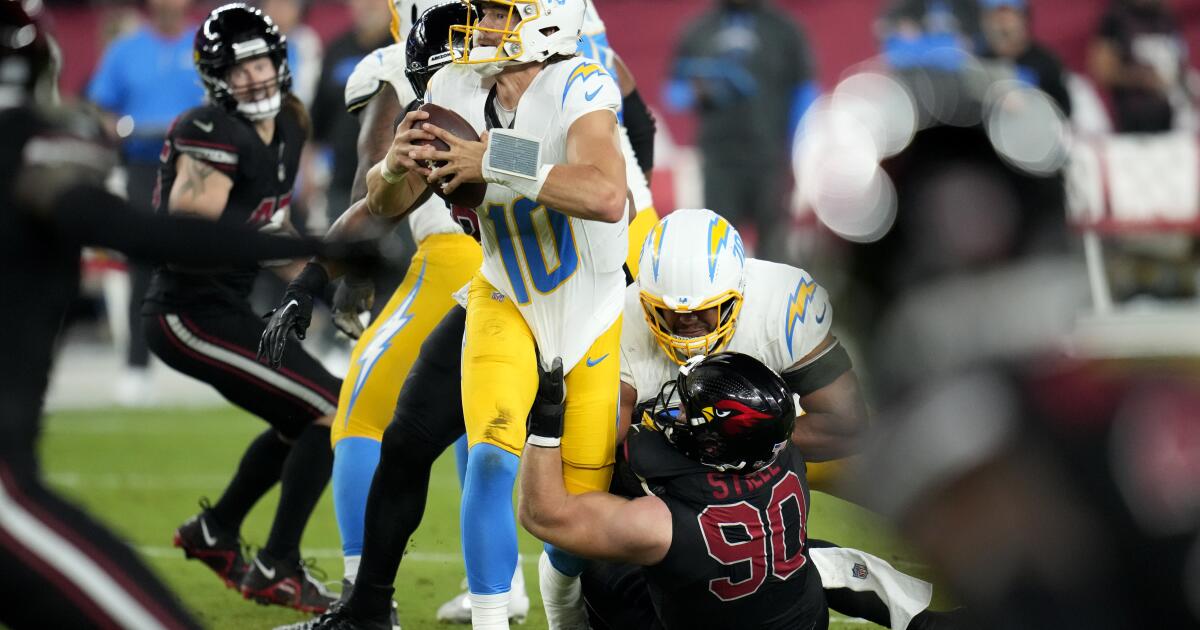 Laporan olahraga: Kekalahan berat bagi Chargers dari Arizona