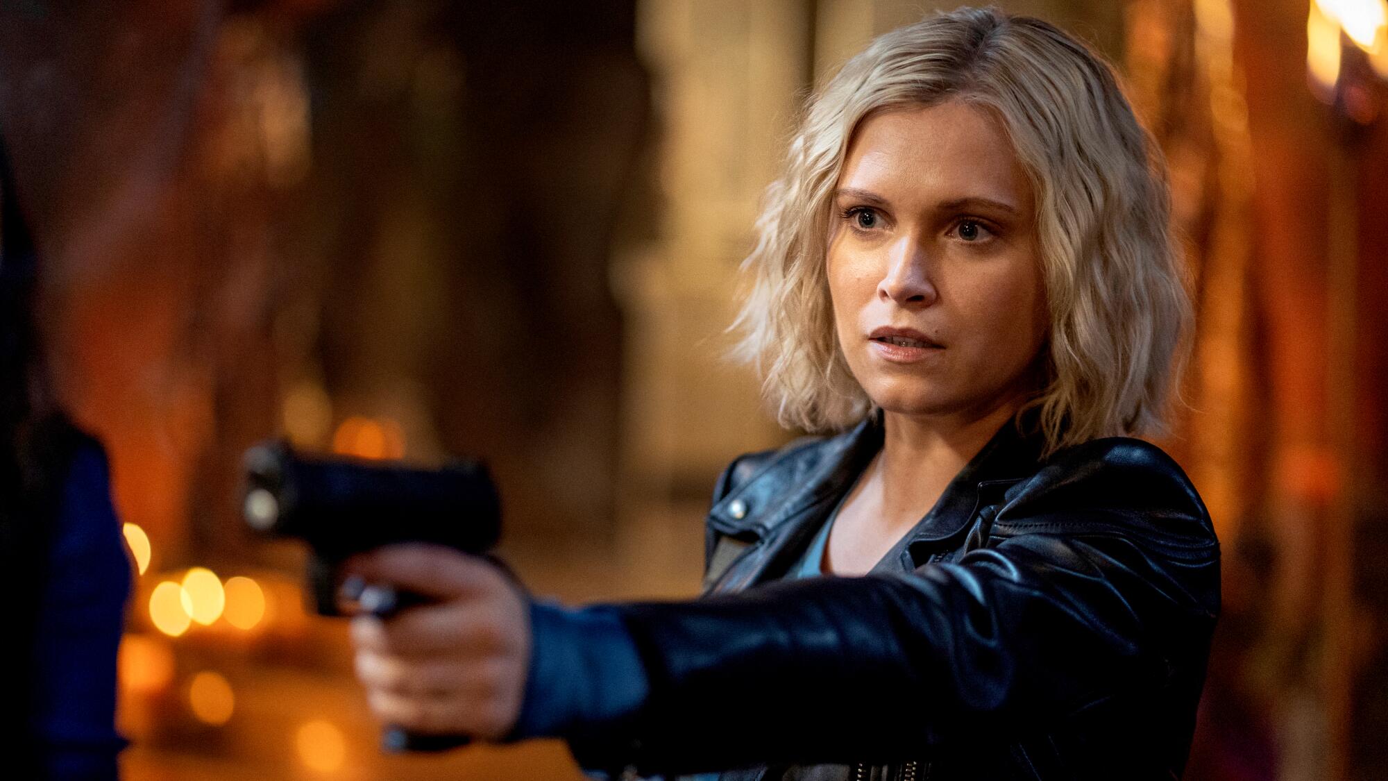 Eliza Taylor arsenic Clarke successful the TV bid "The 100"