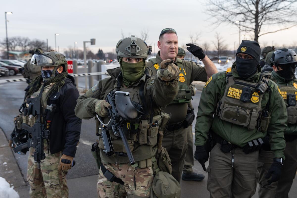 Federal agents push back