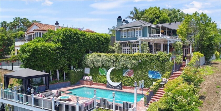 Actress To Actress Kirsten Dunst Sells Charming Toluca Lake
