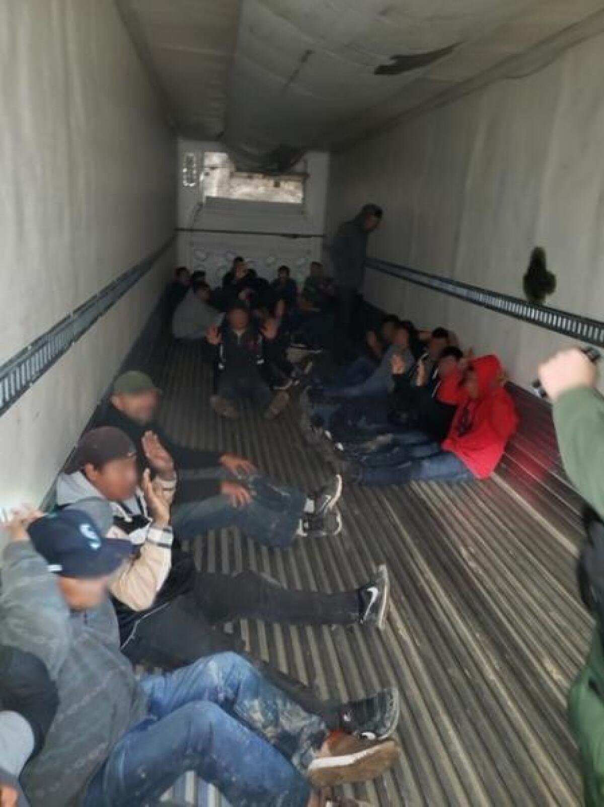 26 immigrants smuggled across Mexican border in tractor-trailer - Los  Angeles Times