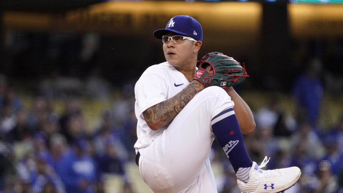 Hernández: Dodgers' Julio Urías a whole new man for 2022 - Los Angeles Times