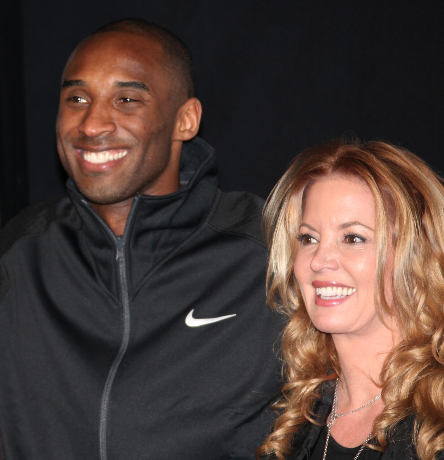 Jeanie Buss Posts A Touching Open Letter To Kobe Bryant Los Angeles Times