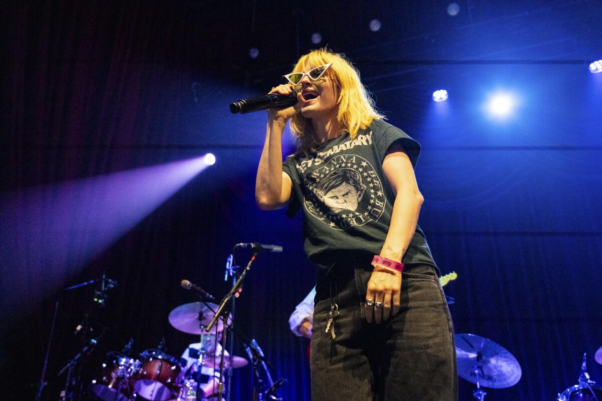 Hayley Williams: Morgan Wallen is song's 'racist country singer' - Los Angeles Times