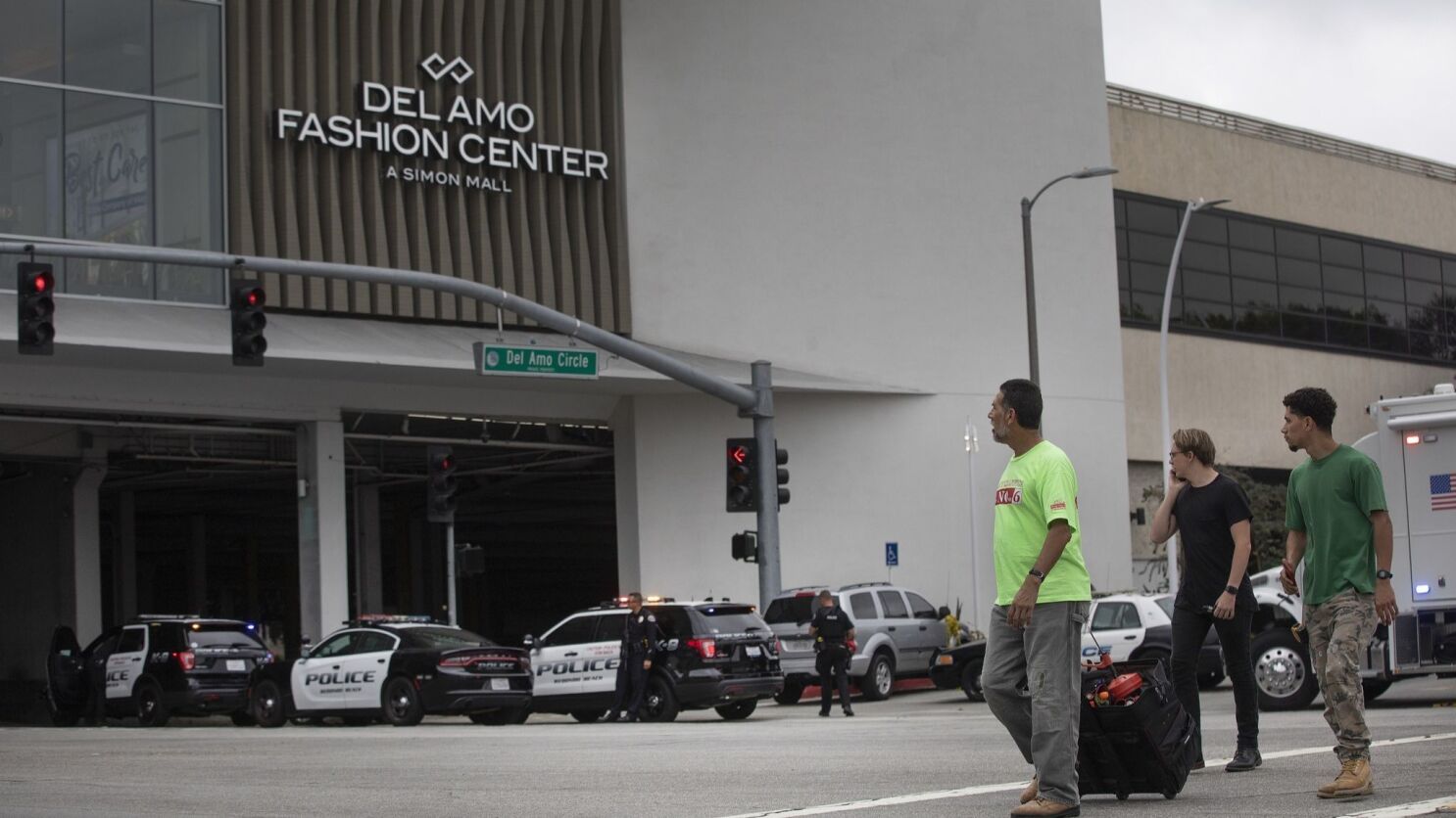 Del Amo Mall Shooter Still At Large Torrance Police Call It An Isolated Incident Los Angeles Times