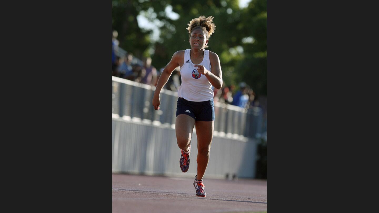 Photo Gallery: Bell-Jeff competes in Santa Fe League track finals