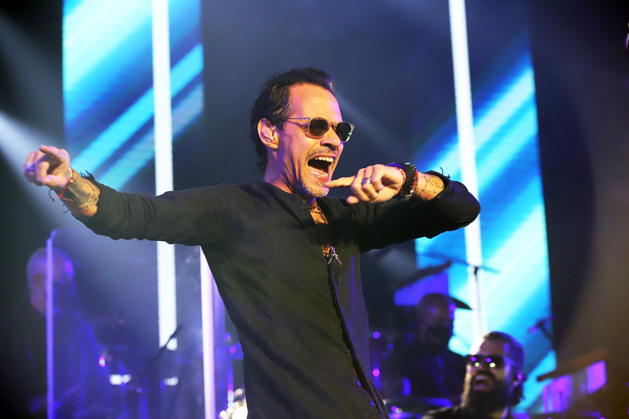 El cantante de ascendencia boricua Marc Anthony durante su concierto en Crypto.com Arena.