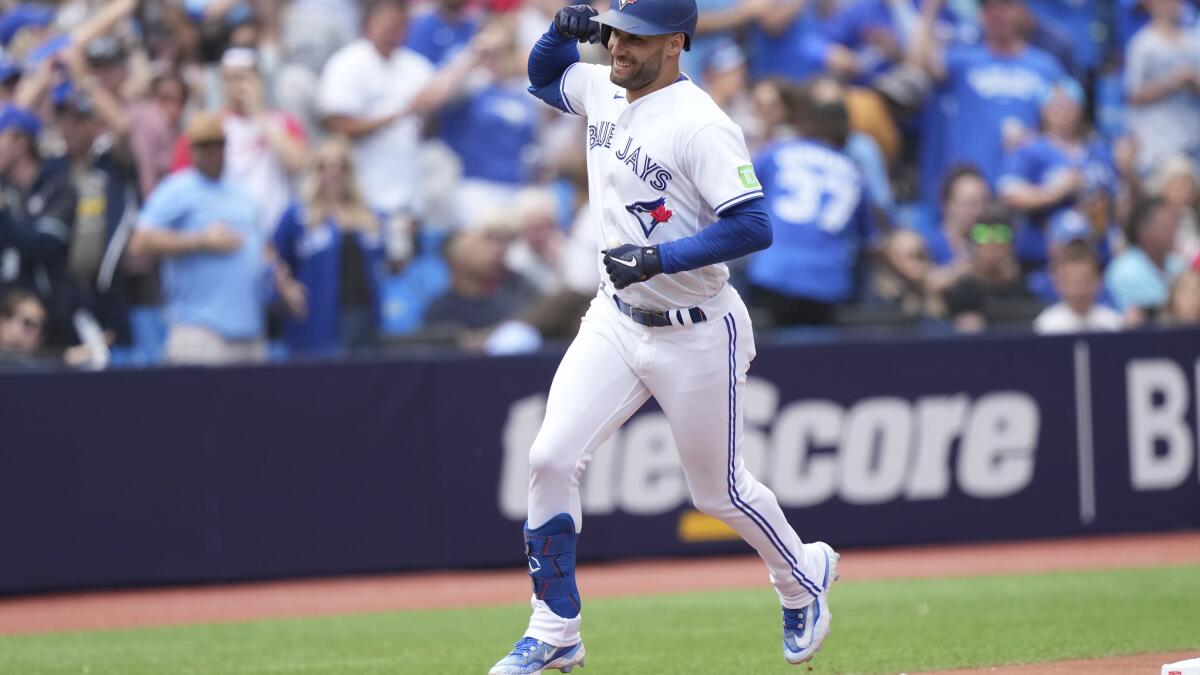 Blue Jays win ninth straight after Davis' walk-off hit