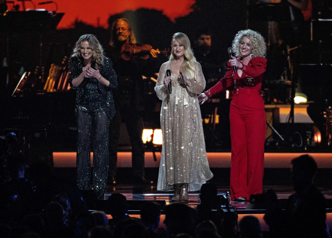 MusiCares salutes Dolly Parton on Grammy weekend