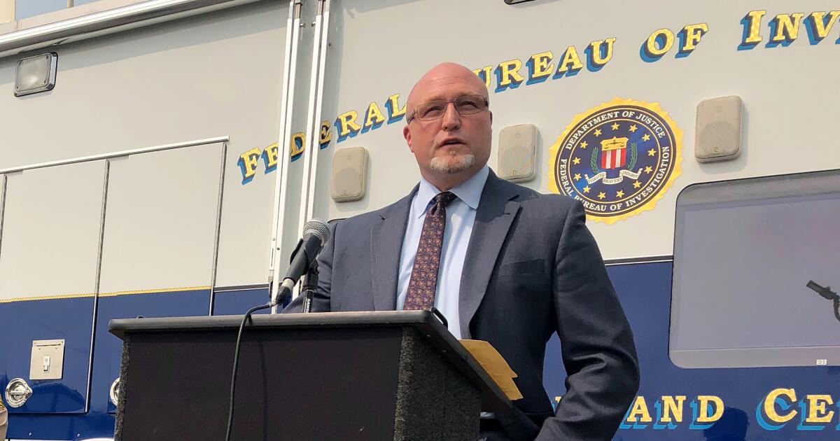 FBI-led task force arrests drug ring that also sold AR-15s - Los ...