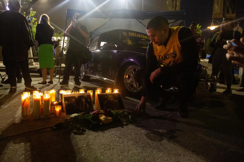 Los Angeles, CA., January 26, 2020 — A fan pays his respects as fans mourn the loss of Kobe Bryant at a vigil in Leimert Park on Sunday, January 26, 2020 in Los Angeles, California. (Jason Armond / Los Angeles Times)