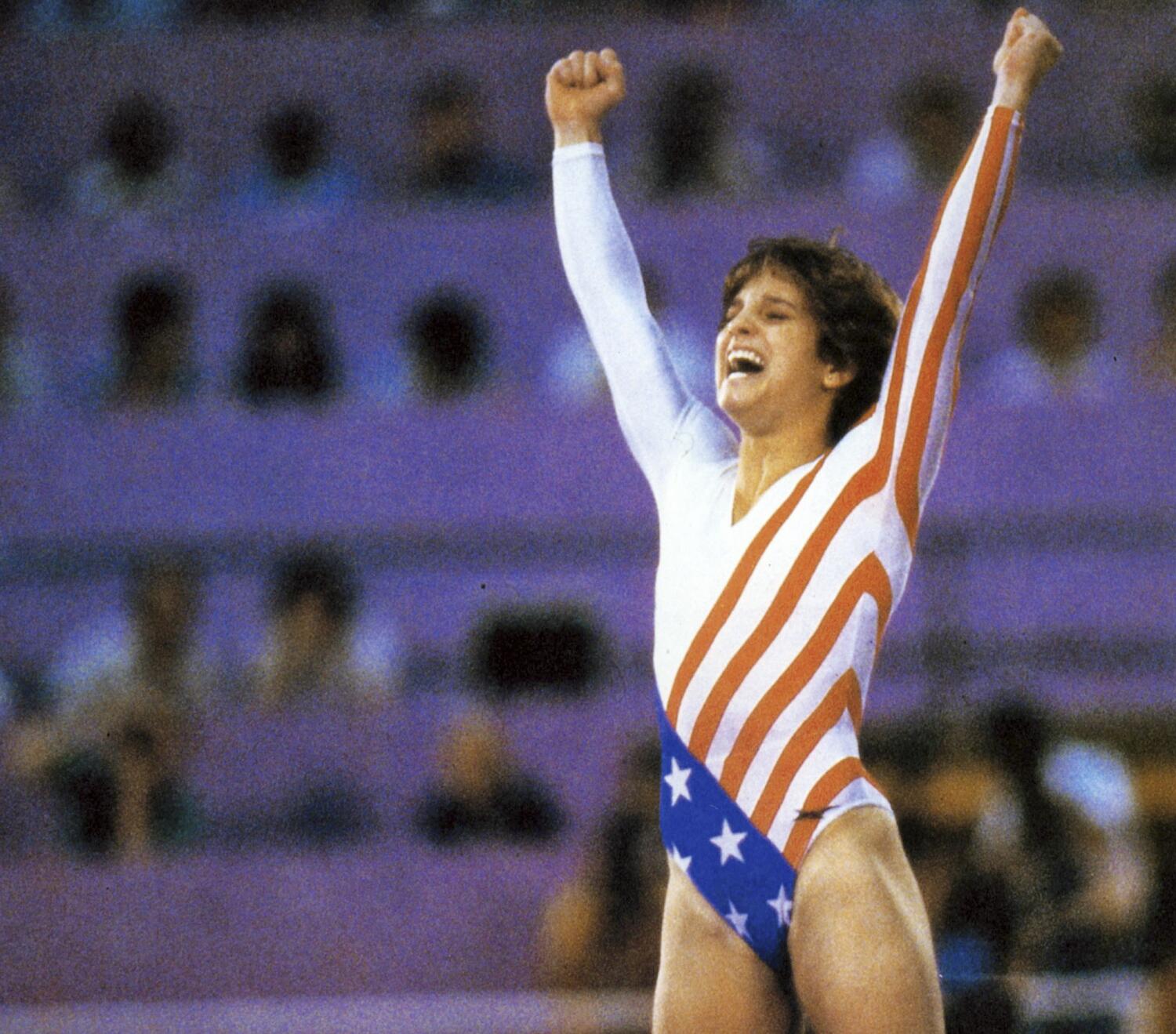 Mary Lou Retton is hospitalized with  pneumonia, unable to breathe on her own, daughter says