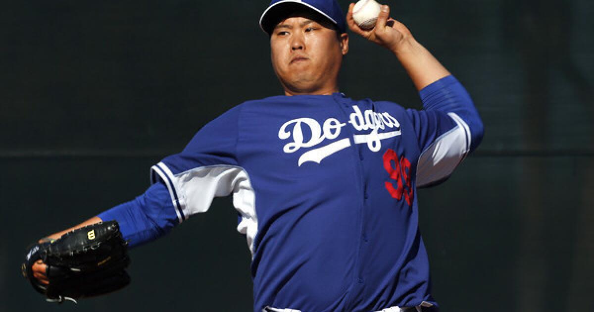 Blue Jays' pitcher Ryu Hyun-jin heads back to US for spring training - The  Korea Times