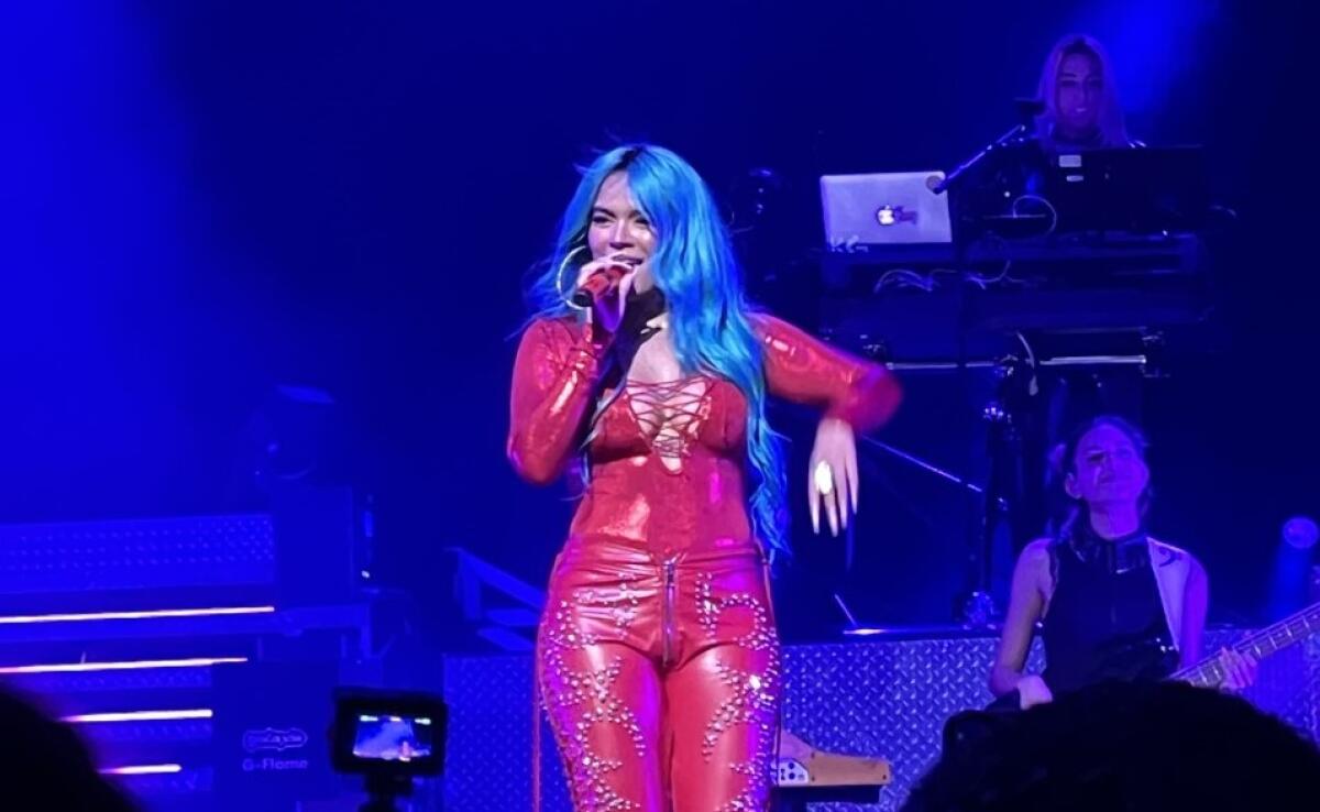 Tras la caída de Karol G en pleno concierto, este es el estado de su salud y el de la gira 'Bichota' - Los Angeles Times