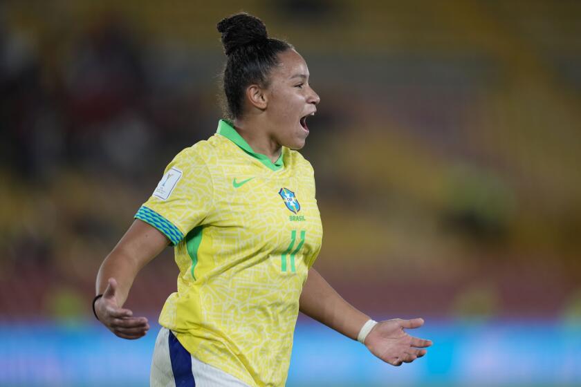 La brasileña Dudinha festeja luego de marcar ante Camerún en el Mundial Sub20, el miércoles 11 de septiembre de 2024, en Bogotá (AP Foto/Fernando Vergara)