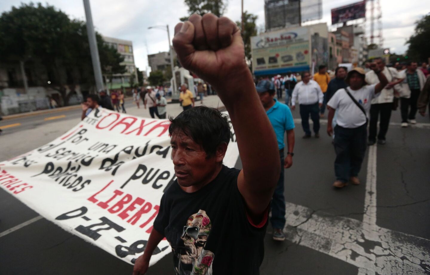 Striking teachers in the southern Mexican state of Oaxaca demonstrate against education reform plans and to demand the release of two of their leaders. Six people were killed during clashes and dozens were injured.