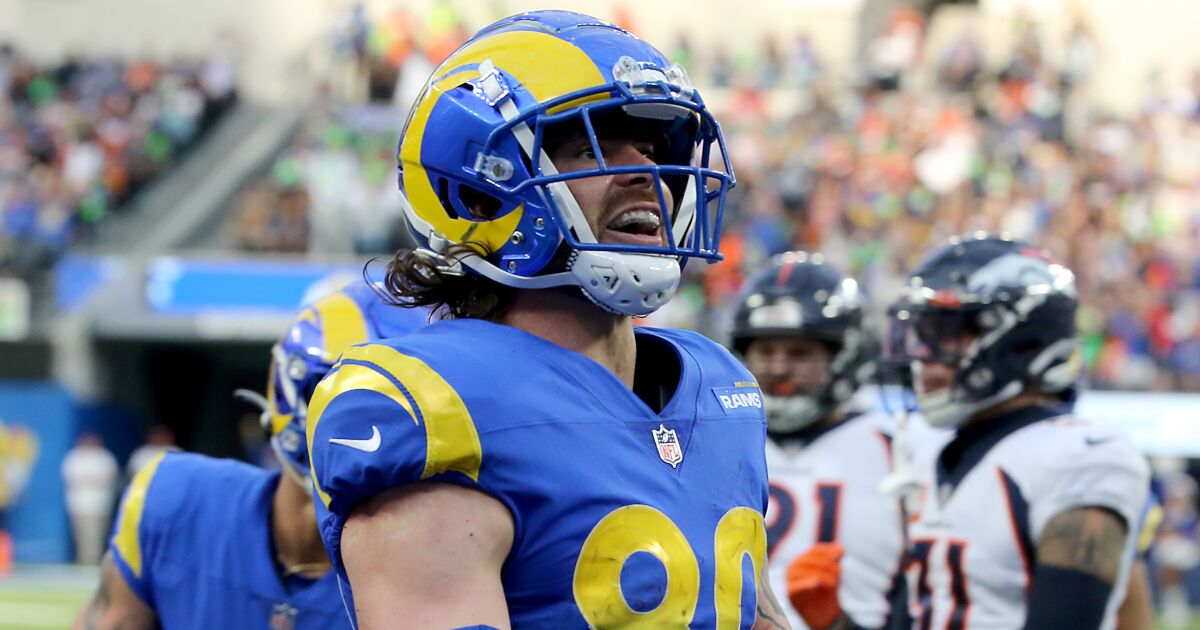 Rams give their fans some Christmas joy in blowout victory over Broncos
