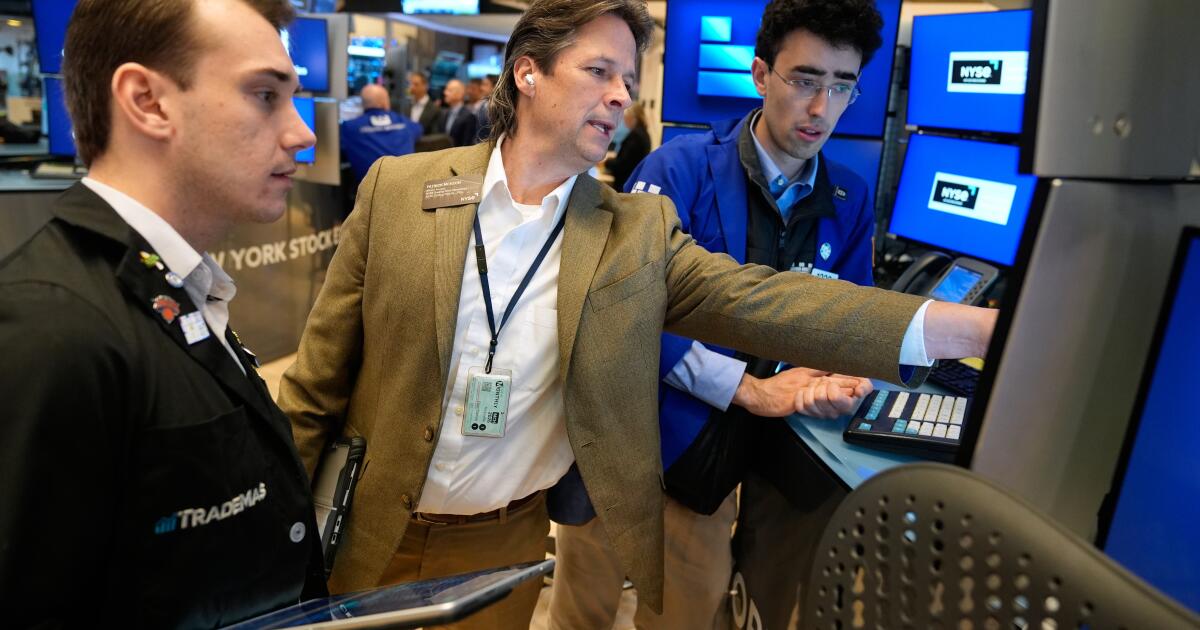 Les actions américaines augmentent avant la date limite fixée par Trump pour que l’Iran ouvre le détroit d’Ormuz