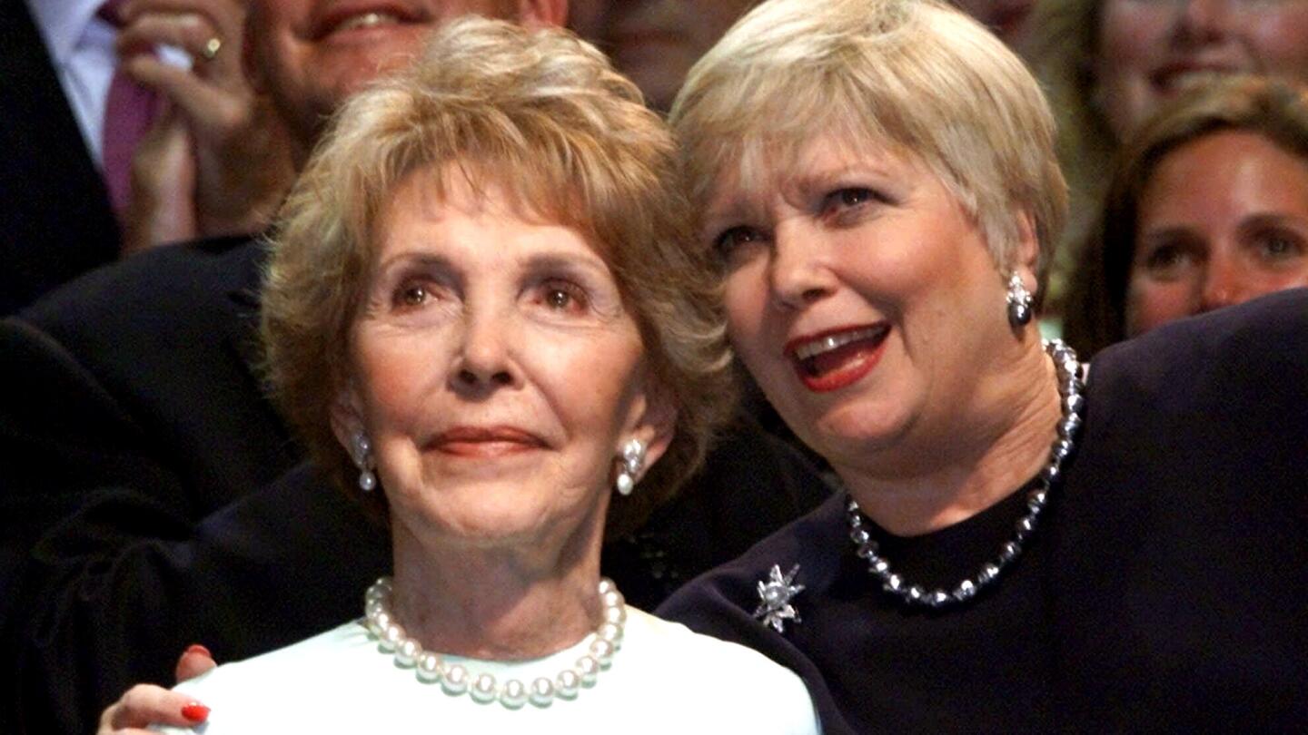 Nancy Reagan with stepdaughter Maureen at the 2000 Republican National Convention in Philadelphia, a year before Maureen's death from skin cancer.