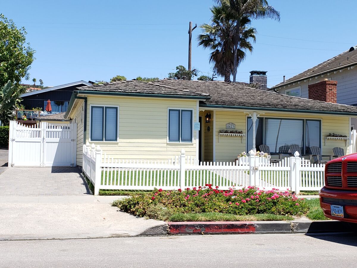 Applicants proposed to build a 3,994-square-foot, two-story house with a new attached companion unit on this property.