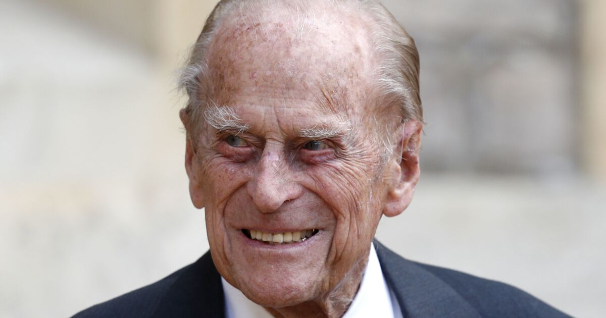 Queen Elizabeth’s husband, Prince Philip, admitted to the hospital
