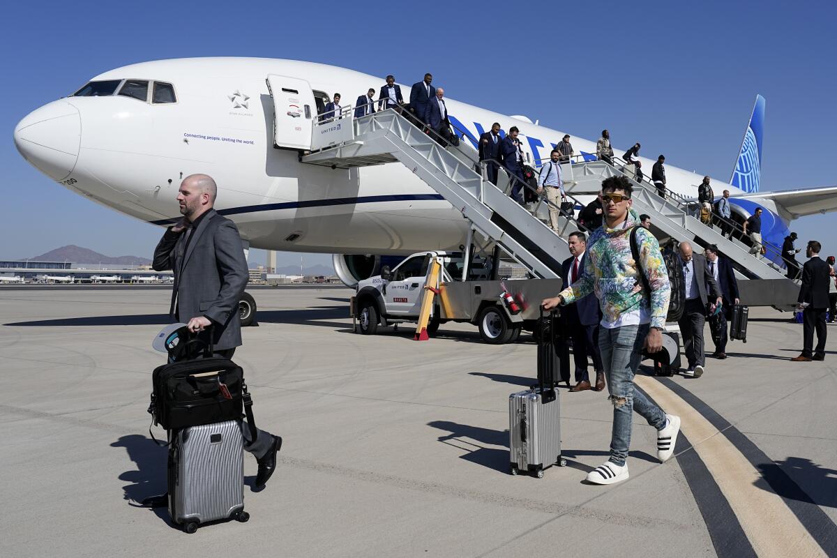 Chiefs, Eagles land in Phoenix, prepare for Super Bowl 57 - The