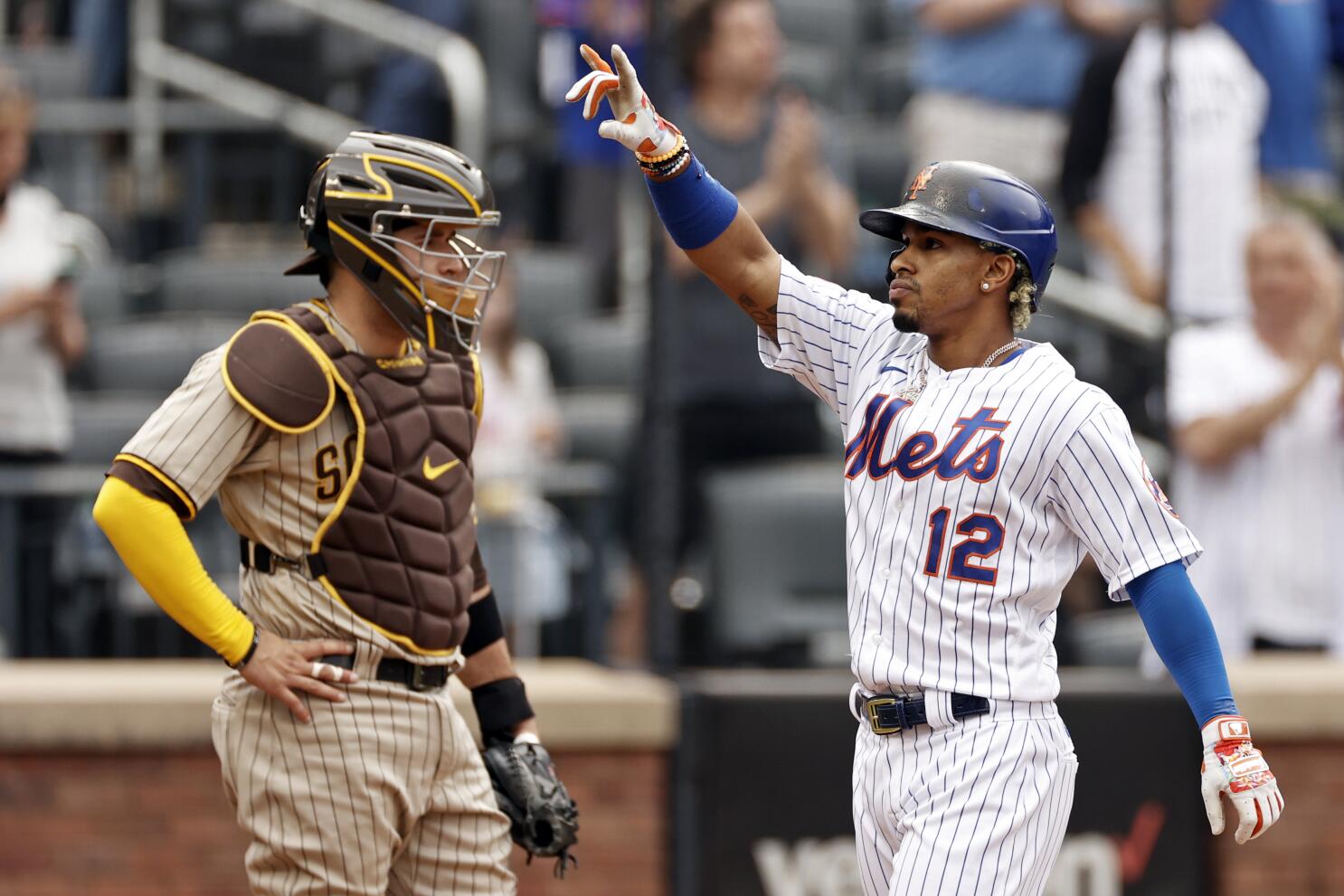 Manny Machado homers twice as Padres keep 'emptying the tank