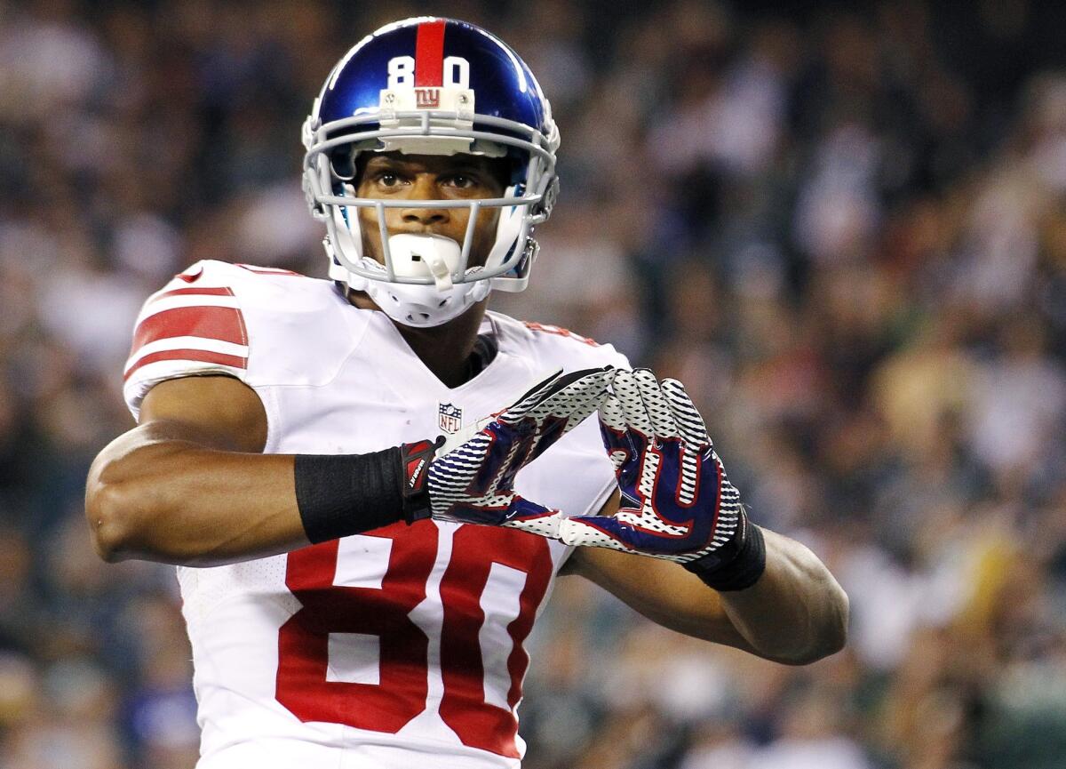 Wide receiver Victor Cruz has signed a five-year contract with the New York Giants.