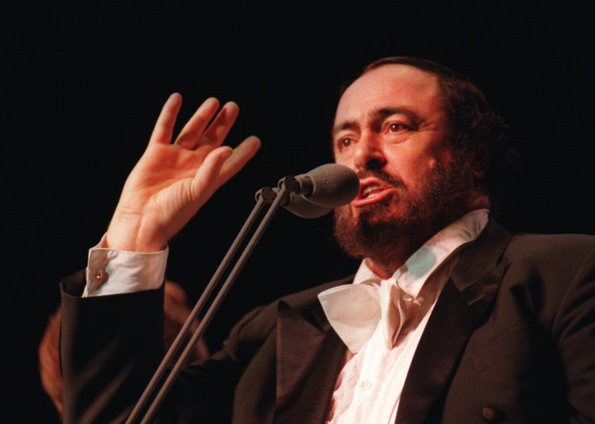 Luciano Pavarotti on stage at the Forum on Jan. 4, 1995.