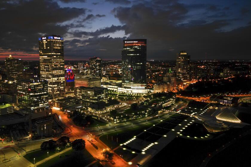 ARCHIVO - Esta fotografía muestra el paisaje urbano de Milwaukee, el 6 de septiembre de 2022. (AP Foto/Morry Gash, Archivo)