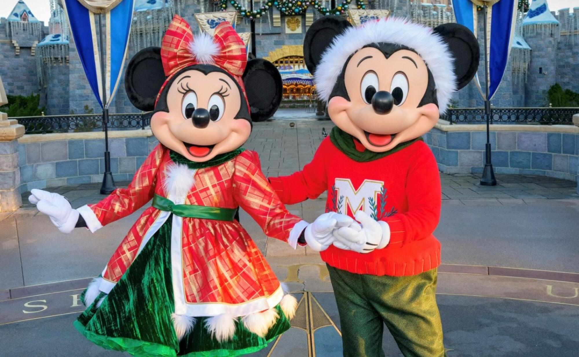 Mickey y Minnie tienen una nueva aventura sobre hielo.