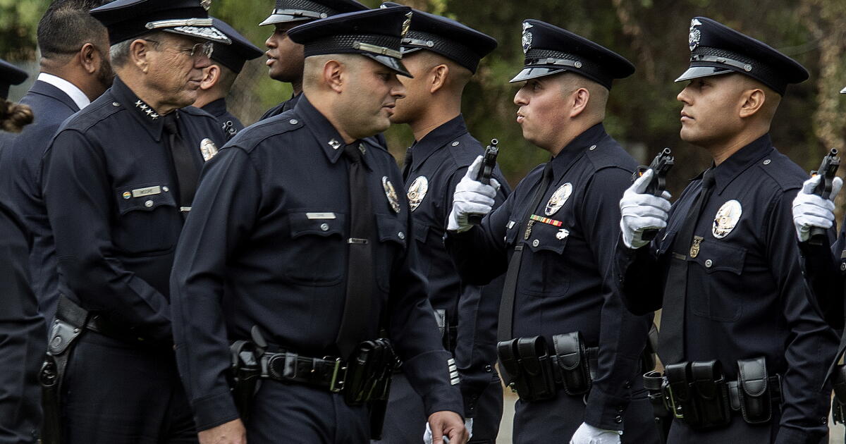 Lapd Rhd Mayor Karen Bass strikes new deal to give raises to LAPD - Los Angeles ...