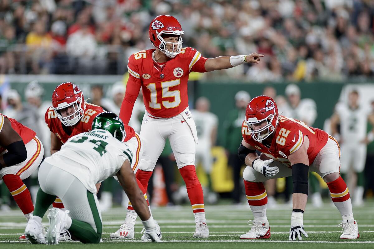 Patrick Mahomes sets up his offense for a play against the New York Jets.