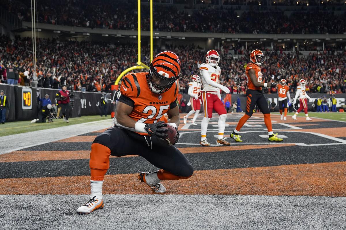 Cincinnati Bengals running back Chris Evans scores a touchdown against the Kansas City Chiefs.