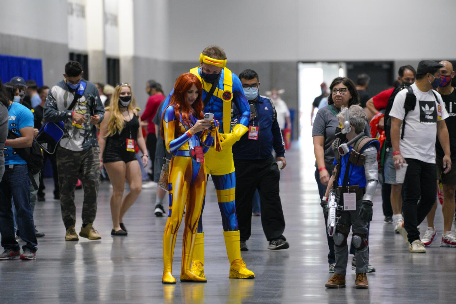 Forget the movie stars. Fandom, cosplay rule at scaled-down San