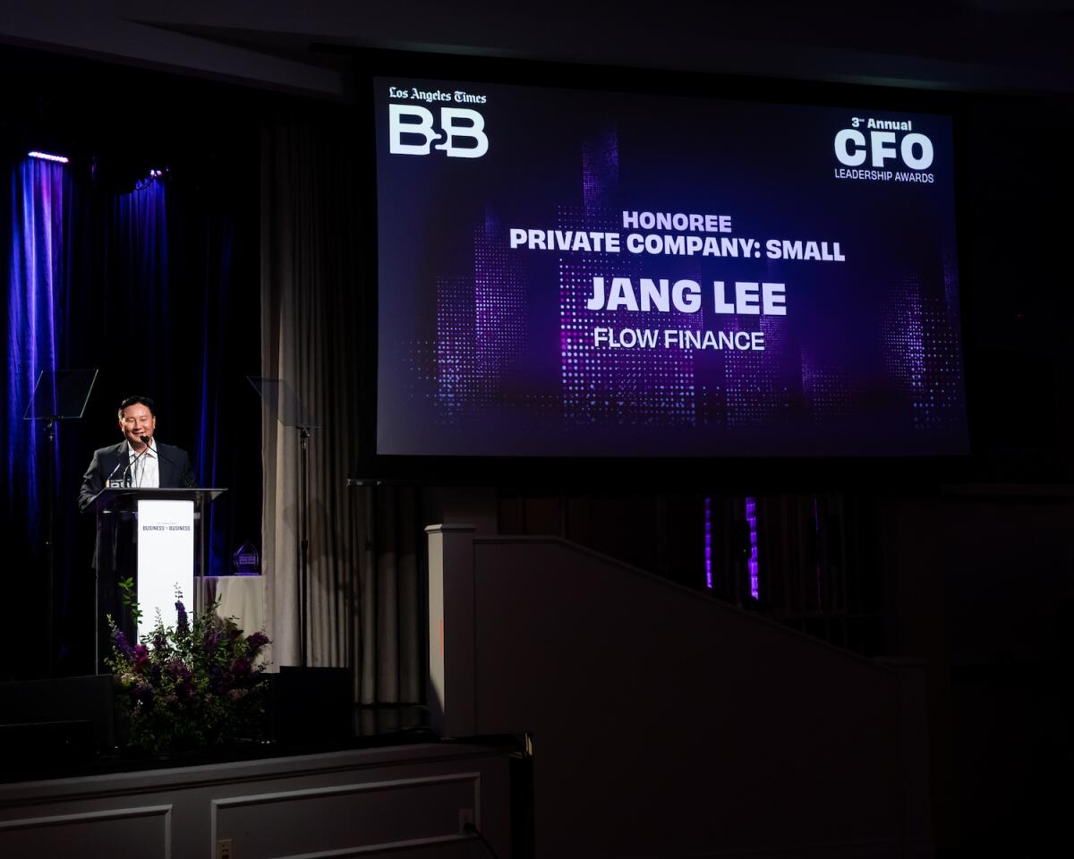 Jang Lee of Flow Finance accepts his CFO leadership award.