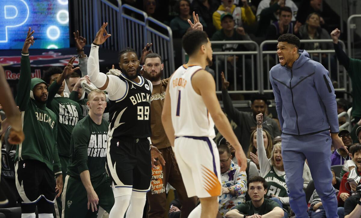 Bucks win 14th straight with 104-101 victory over Phoenix Suns