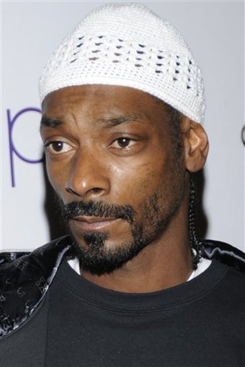 FILE - In this Jan. 19, 2009 file photo, Snoop Dogg is shown in Las Vegas, Nev. (AP Photo/Robert Kenney, file)