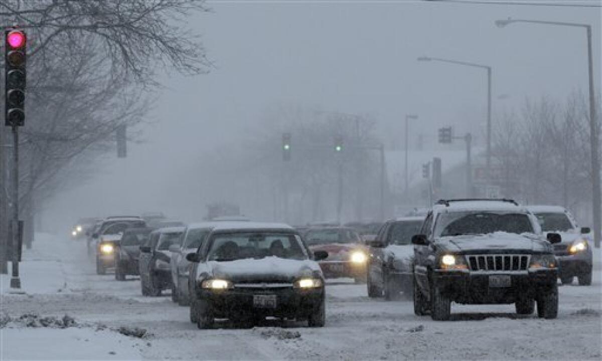 Snow cancels flights, snarls traffic in Chicago - The San Diego  Union-Tribune